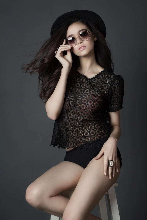 Mỏi mắt ngắm body của gái một con sexy nhất nhì vbiz