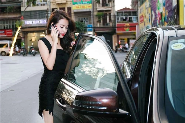 Ngắm trọn gu thời trang của hoàng thùy linh trong 24 giờ