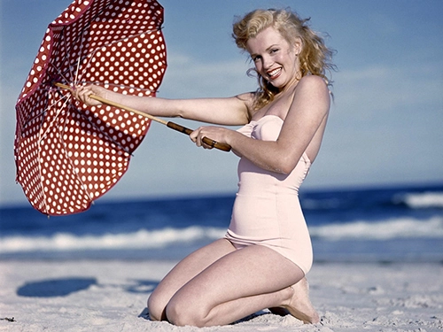 Những bức ảnh áo tắm kinh điển của biểu tượng sex marilyn monroe