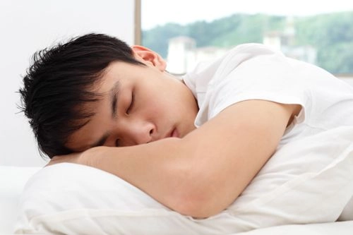 Tư thế ngủ ảnh hưởng đến khả năng tình dục nam giới