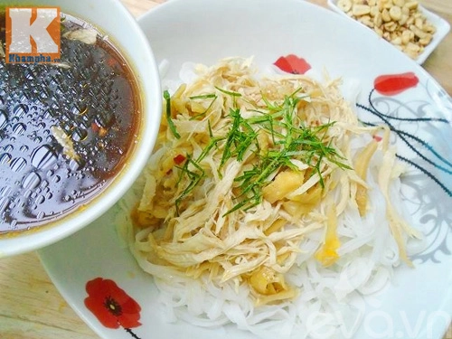 Cách đơn giản để làm món phở gà trộn đơn cho bữa sáng