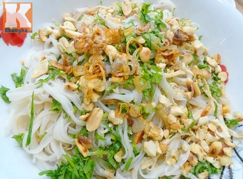 Cách đơn giản để làm món phở gà trộn đơn cho bữa sáng