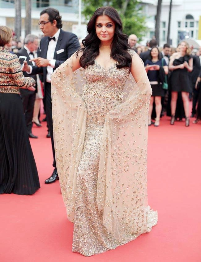 Hoa hậu đẹp nhất thế giới hóa nữ thần trên thảm đỏ cannes