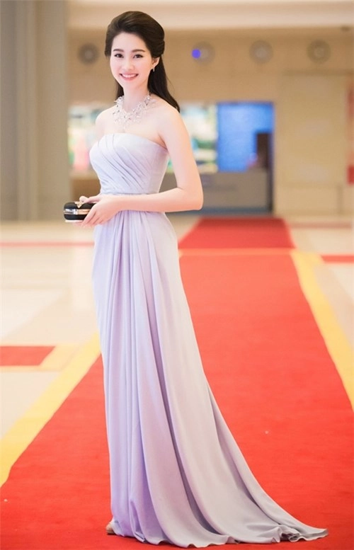 Những khuyết điểm của hoa hậu việt thuở mới đăng quang