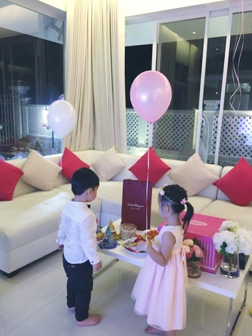 Những sao việt giấu con bằng cách khoe ảnh sau lưng