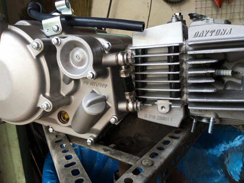 Cận cảnh siêu cub độ gác máy daytona anima 4val 190cc