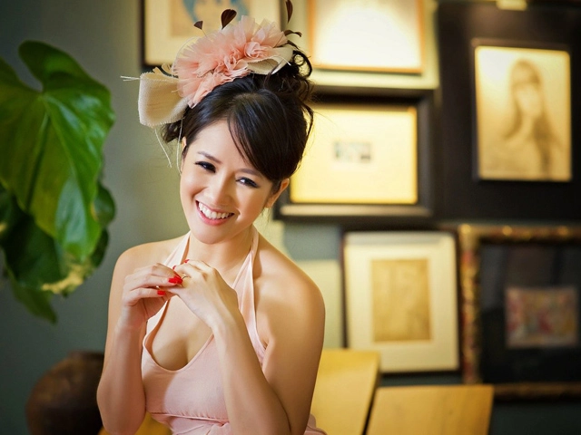 Diva hồng nhung lạc bước vào vườn địa đàng