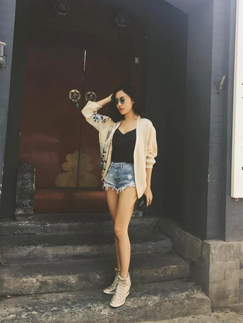 Hà hồ hot nhất tuần vì liên tục khoe hàng hiệu