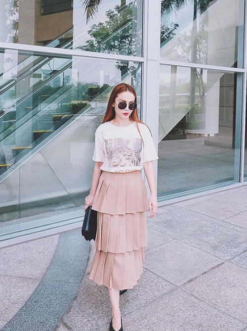 Hà hồ hot nhất tuần vì liên tục khoe hàng hiệu