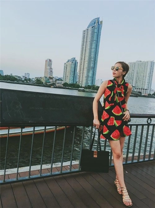 Học cách diện đồ bình dân chẳng kém cạnh hàng hiệu của mĩ nhân việt