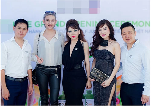 Ngắm siêu mẫu võ hoàng yến trẻ trung năng động đi sự kiện