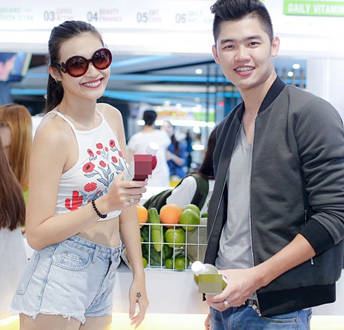 Ngắm siêu mẫu võ hoàng yến trẻ trung năng động đi sự kiện