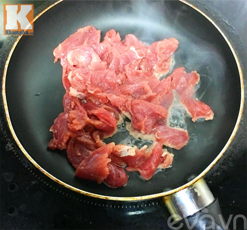 Ngon miệng với món nộm rau muống trộn thịt bò giòn ngon