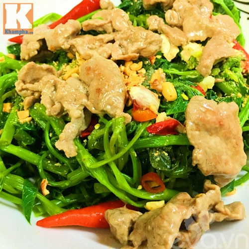 Ngon miệng với món nộm rau muống trộn thịt bò giòn ngon
