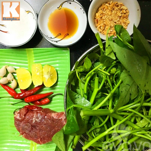 Ngon miệng với món nộm rau muống trộn thịt bò giòn ngon