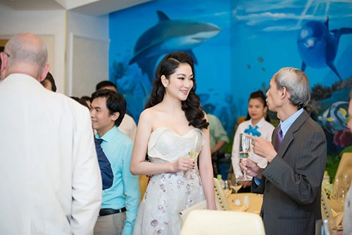 Nguyễn thị huyền đẹp mặn mà quý phái đi sự kiện