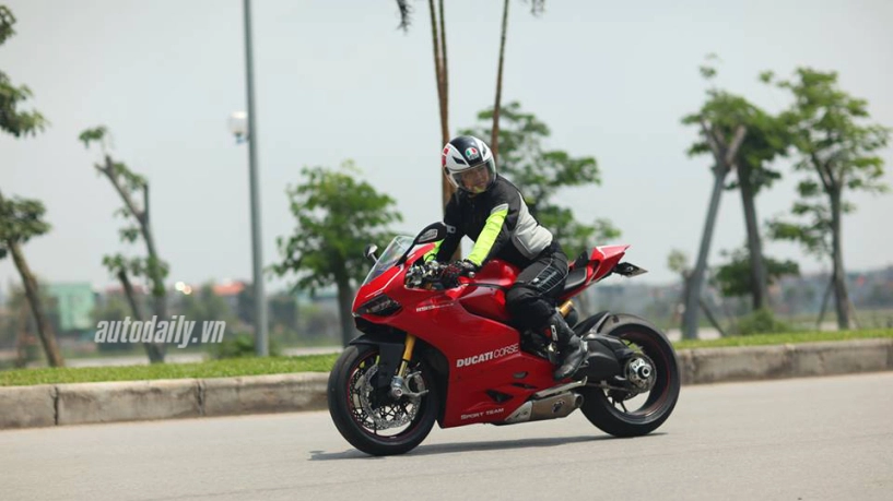 Những thử thách khi cầm lái ducati 1199 panigale