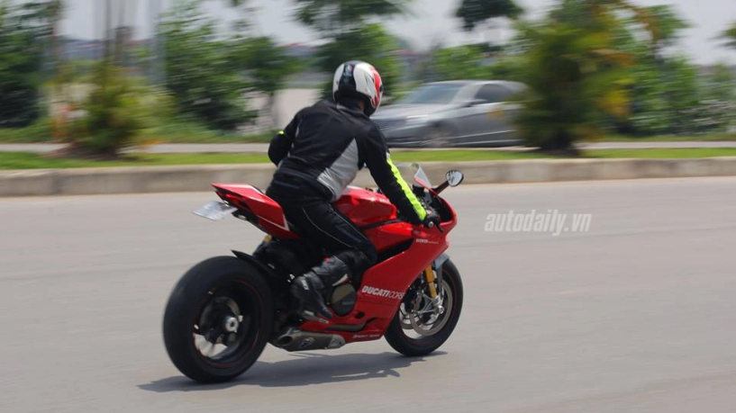 Những thử thách khi cầm lái ducati 1199 panigale
