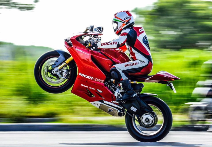Những thử thách khi cầm lái ducati 1199 panigale