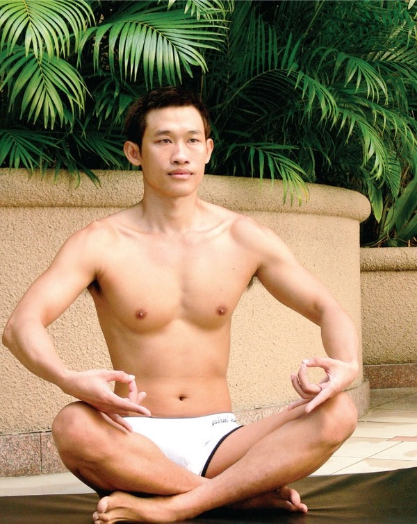 Bài tập yoga lấy lại phong độ cho quý ông bằng các tư thế đơn giản nhất