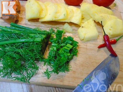 Thanh mát ngon cơm với món canh riêu cá ngần nấu dứa