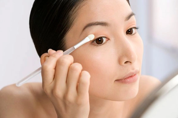 Thói quen trang điểm mà các nàng nên tránh