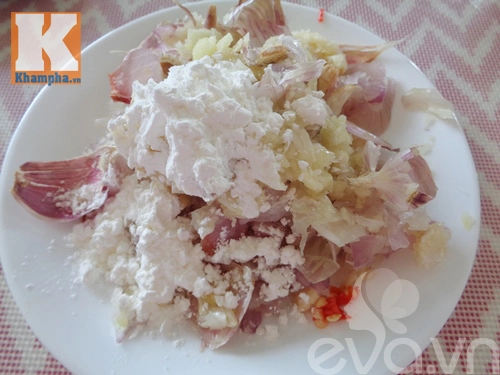 Tóp mỡ xóc muối tỏi ngon và lạ miệng