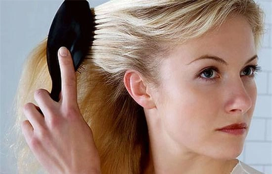 10 thói quen xấu khiến mái tóc dài suông mượt của bạn gái trở nên xơ xác gãy rụng