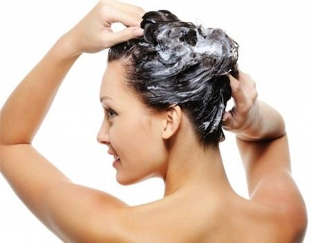 10 thói quen xấu khiến mái tóc dài suông mượt của bạn gái trở nên xơ xác gãy rụng