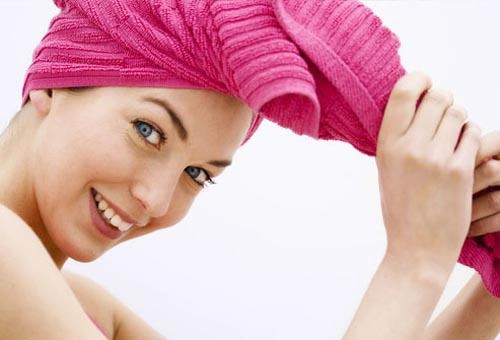 10 thói quen xấu khiến mái tóc dài suông mượt của bạn gái trở nên xơ xác gãy rụng