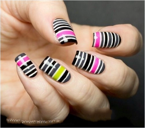 13 mẫu móng tay nail kẻ sọc cho nàng cá tính ấn tượng