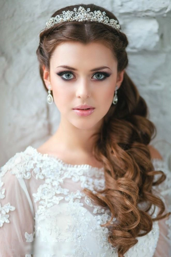 6 kiểu tóc buông dài đẹp duyên dáng nữ tính cho cô dâu ngày cưới