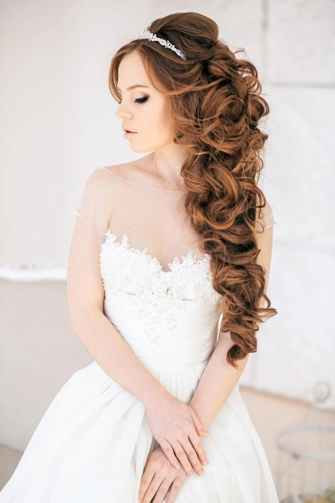 6 kiểu tóc buông dài đẹp duyên dáng nữ tính cho cô dâu ngày cưới