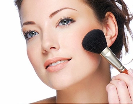 Cách trang điểm đẹp cho bạn gái không bị mất thời gian