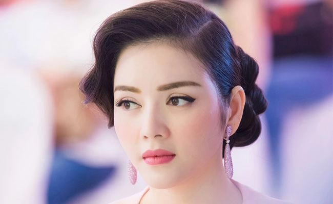 Học cách búi tóc cực đẹp của lý nhã kỳ sang trọng đi dự tiệc