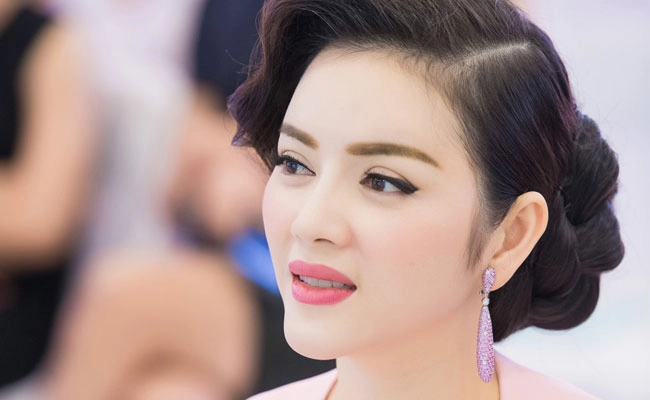 Học cách búi tóc cực đẹp của lý nhã kỳ sang trọng đi dự tiệc