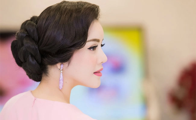 Học cách búi tóc cực đẹp của lý nhã kỳ sang trọng đi dự tiệc