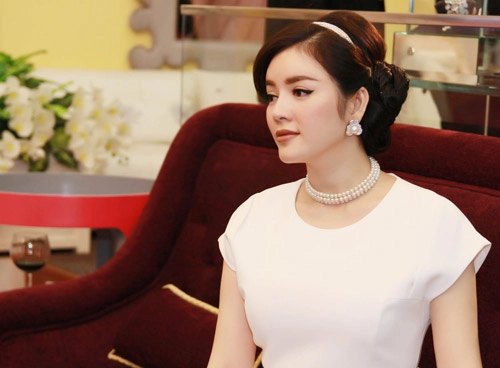 Học cách búi tóc cực đẹp của lý nhã kỳ sang trọng đi dự tiệc