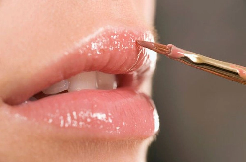 Những lỗi nhỏ khi dùng son môi mà bạn gái rất hay mắc phải