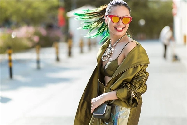 Street style chất miễn chê của giới trẻ sài thành mùa lễ hội
