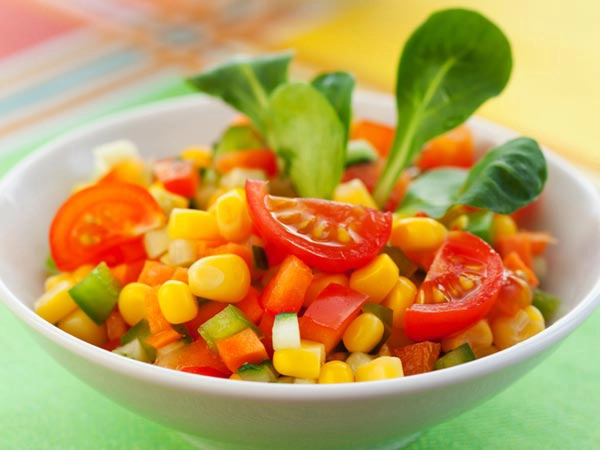 Thực đơn ăn kiêng giảm cân khoa học với 4 món salad