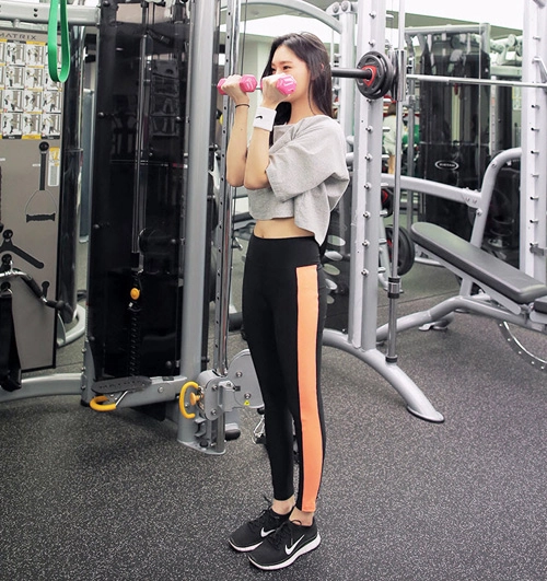 Chọn đồ thể thao giúp chị em gợi cảm ngay cả khi tập luyện