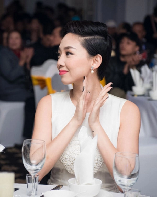 Hai mỹ nhân để tóc tém đẹp nhất vbiz