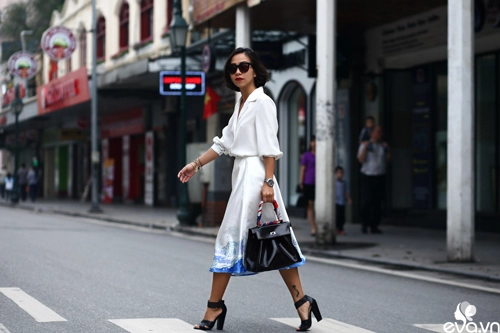 Street style tuần màu xám đang làm chị em say như điếu đổ