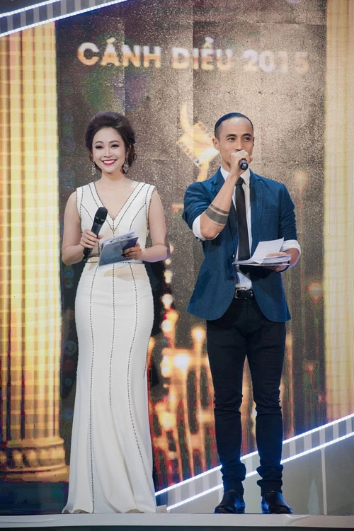 Ca sĩ dương hoàng yến - mc thùy linh như chị em sinh đôi