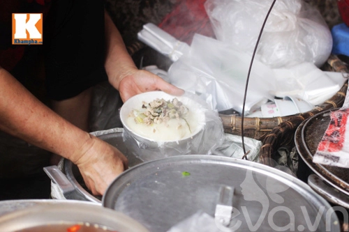 Hai quán bánh đúc nóng ngon ở hà nội