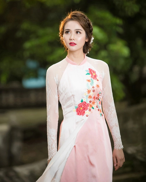 Hot girl huyền lizzie mặc áo dài khoe eo thon gợi cảm