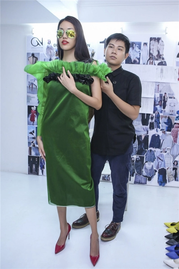 Lan khuê quậy tưng bừng khi thử trang phục
