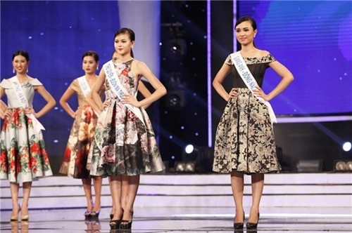 Thí sinh hkad chia tay trong nước mắt