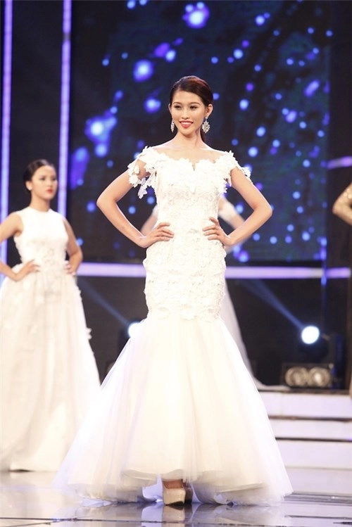 Thí sinh hkad chia tay trong nước mắt